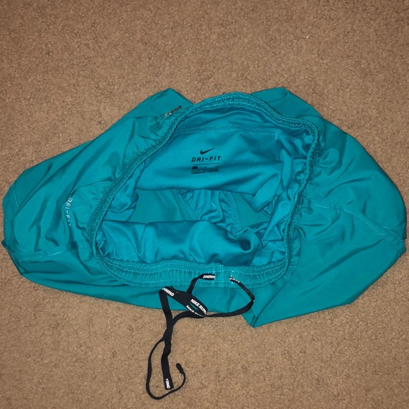 Nike running shorts - Picture 6 of 6